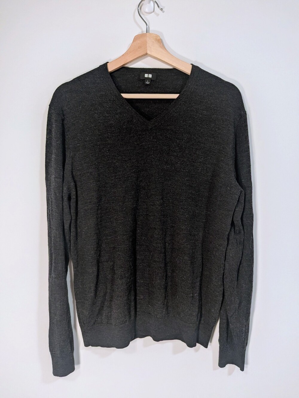 Uniqlo Extra Fine Merino V-Neck Sweater - Charcoal Grey